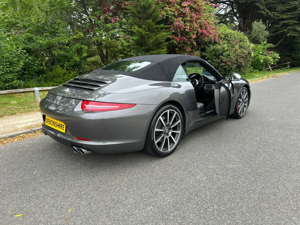 Porsche  911  hglcqxzy3pqeus37syy 