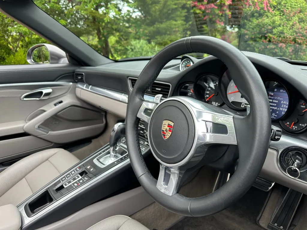 Porsche  911 e6ju1udzpjtzsdnrckvhs