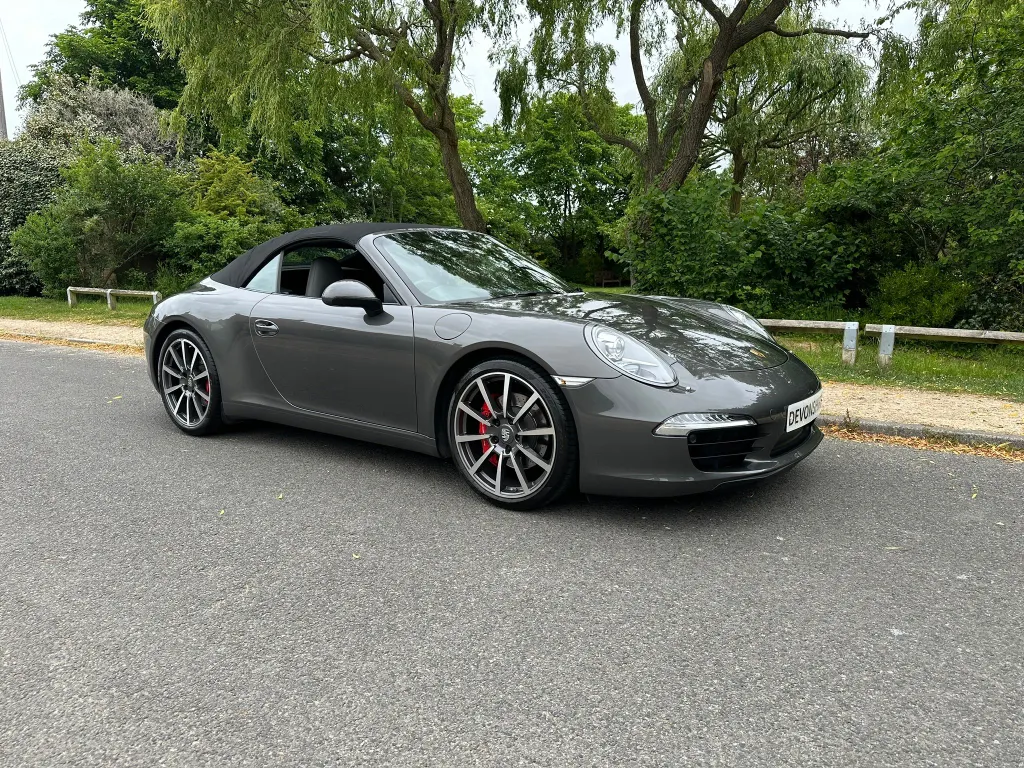Porsche  911 x9nanlgnsyqiaaysmj9yp