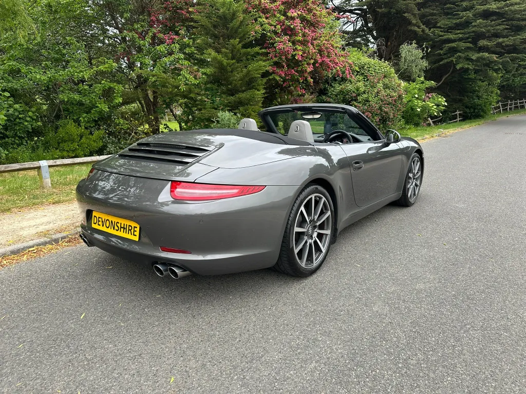 Porsche  911 b 0lv8nzrhnxz6lnkygdo