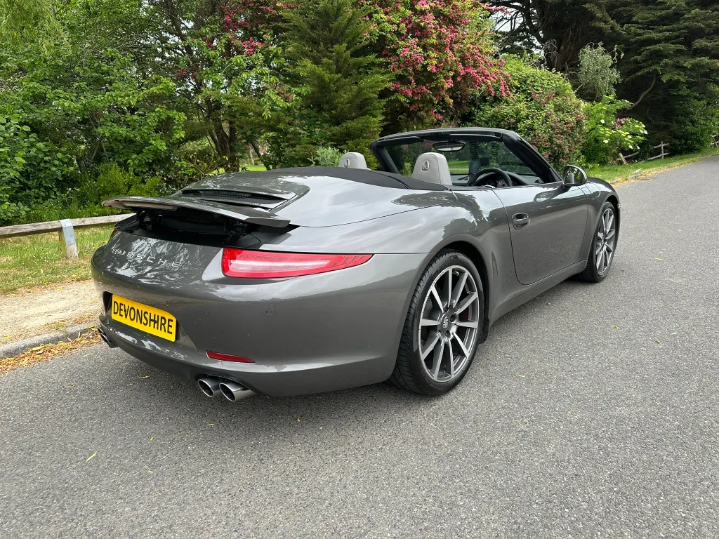Porsche  911 dvussir yyysm6sp3ghwx