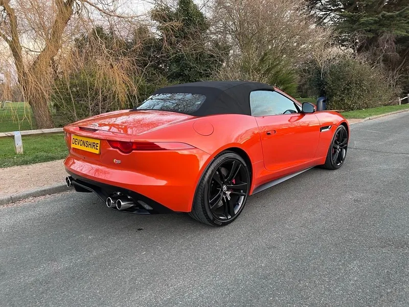 Jaguar f type v8  zp6saghnrew7 dk9go9e