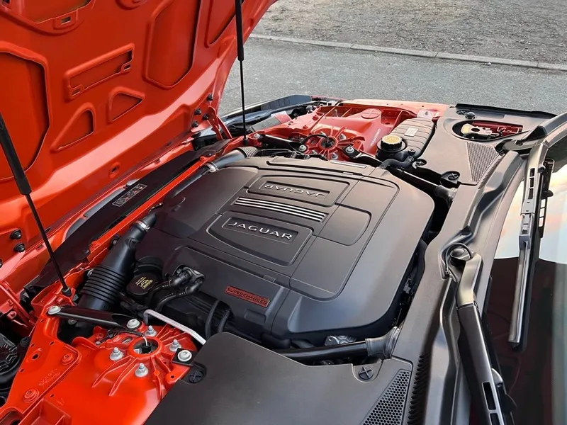 Jaguar f type v8 hw6g65oppxxbni91k4h8w