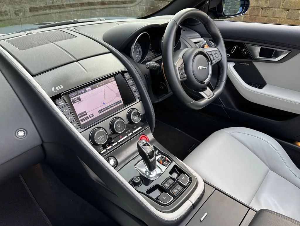 Jaguar f type 5.0 svdqu0asm9hmmyf1tfg9z