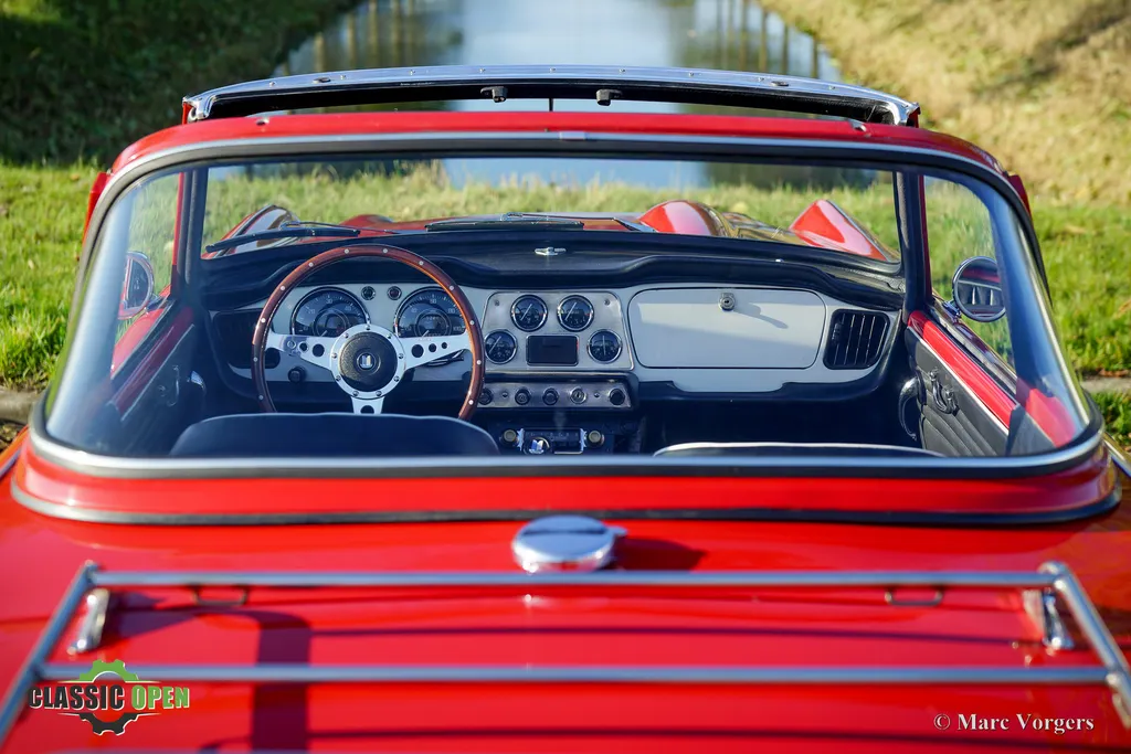 Triumph tr4 rhy1hgtovqm86vwn9ubg9