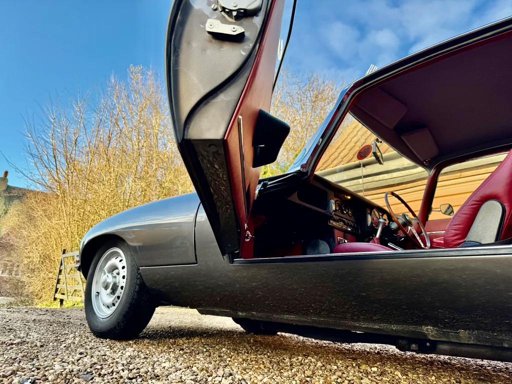 Jaguar e type 22 coupe e9zu3wopky6dy3m74lkfk