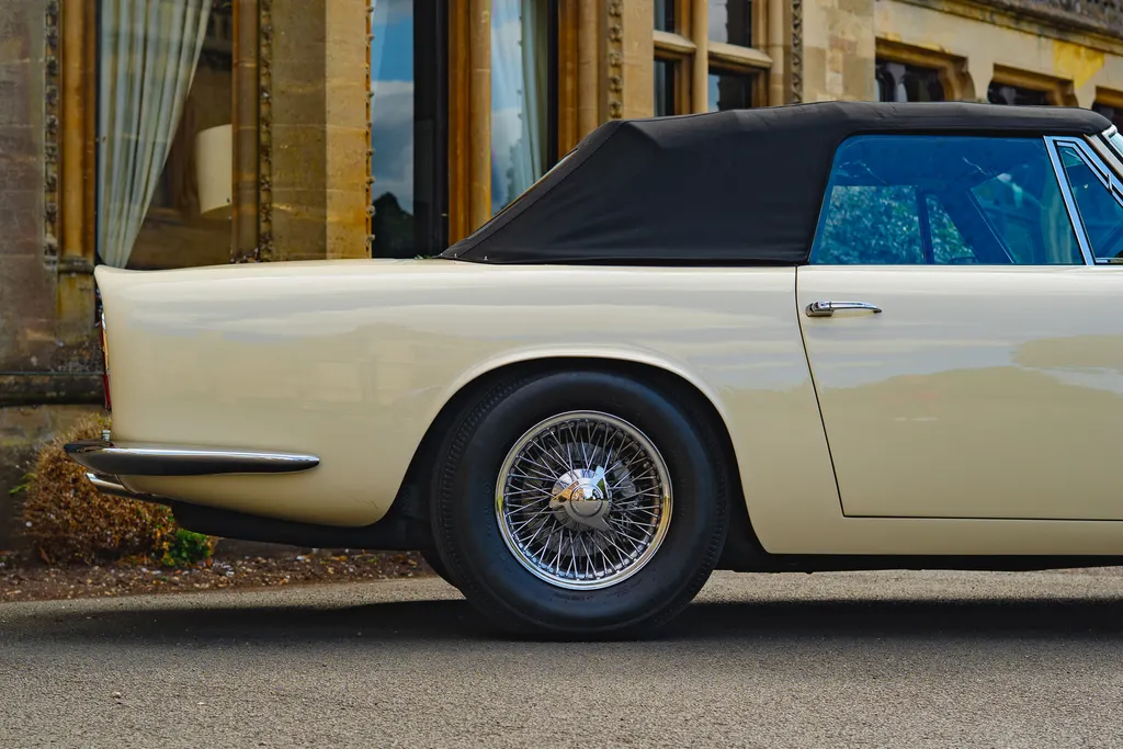 Aston martin db6 0sglipqfi2vafbrobyd1t
