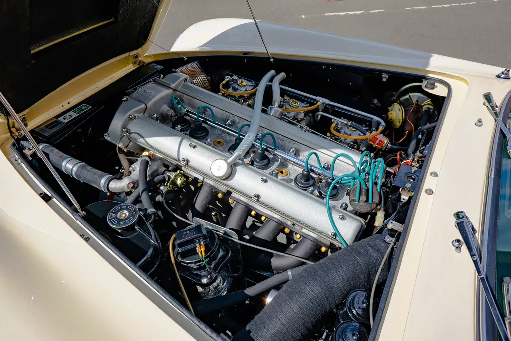 Aston martin db6 emvxvhh2efnbycupzm3pi