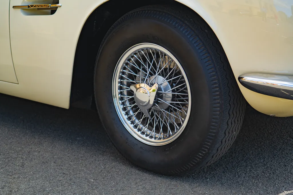 Aston martin db6 jlhs1yj9upphvlwq5dizl