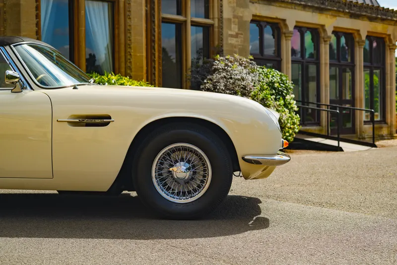 Aston martin db6 nvgmoxnrnkzum0yypyzyp