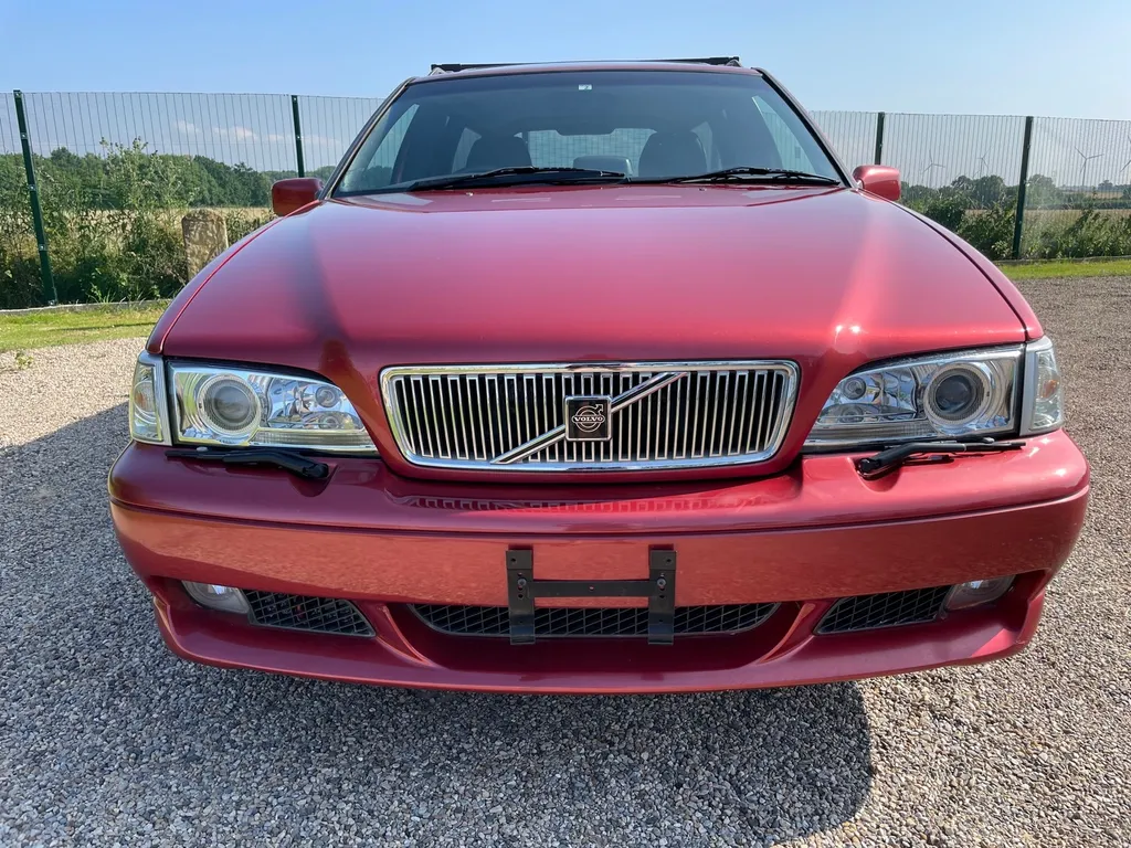 Volvo v70 xu68xjxtyfz8txsyuw5ow