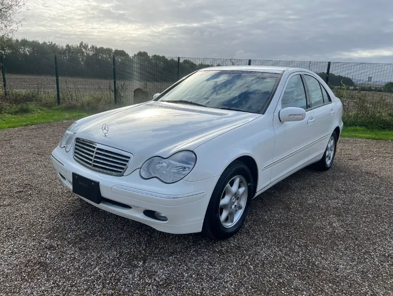 Mercedes benz c class c200 fgmmgrd lp5zjv86qldfe