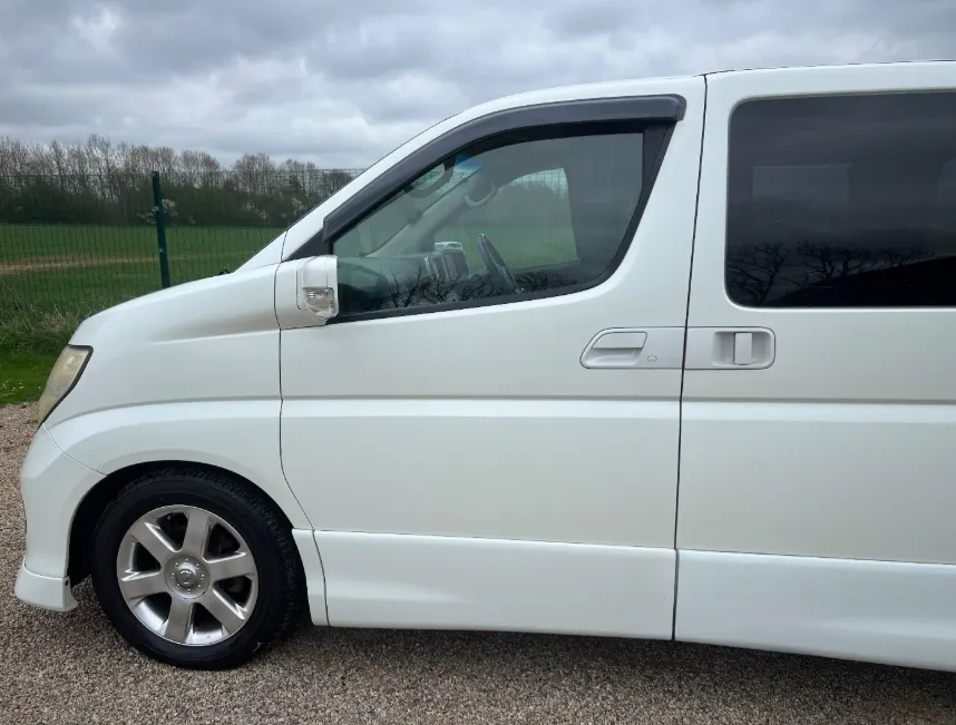 Nissan elgrand  27htcggabhwctjrzm8ke1