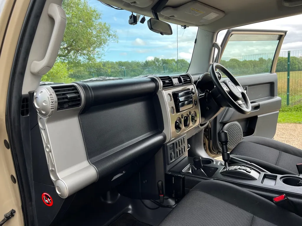 Toyota fj rjua17lxgmrugnoyf3 wi