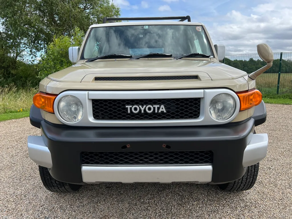 Toyota fj vccfglzbaldke1yvrov2r