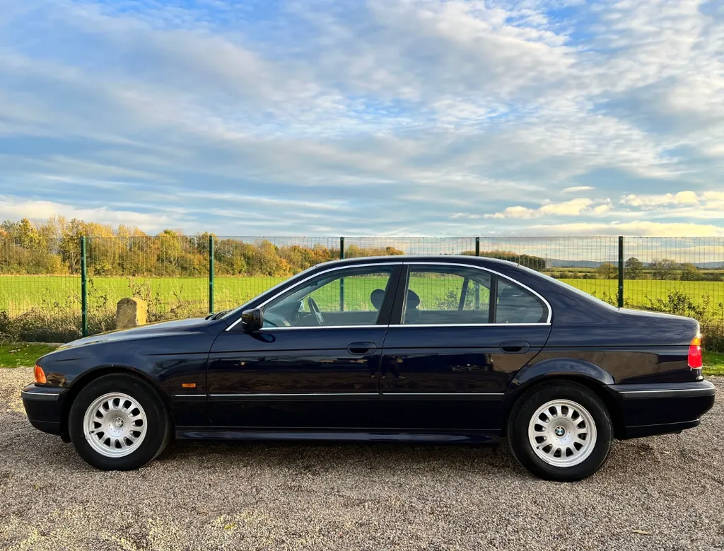 Bmw 5 series  5guvkenus94ljznmo6bh7