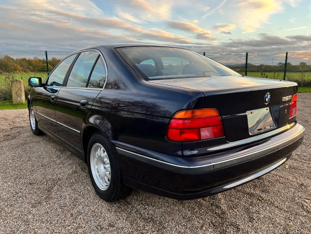 Bmw 5 series  ofhkygefqzpggjxqdl o 