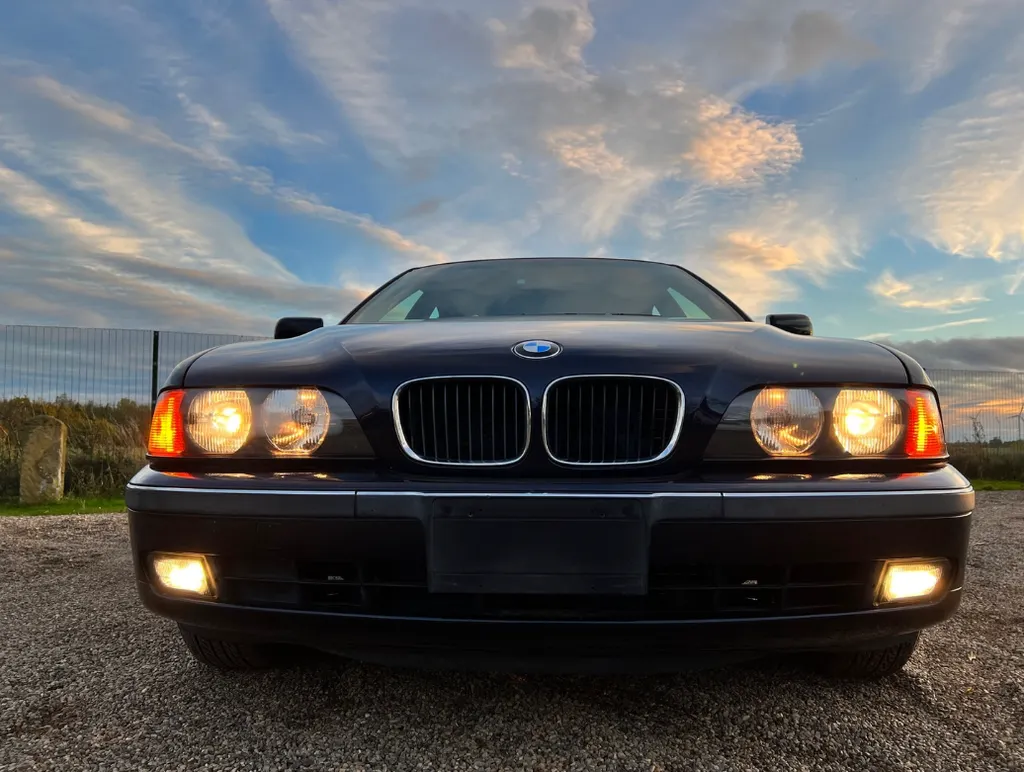 Bmw 5 series  cvvyesm ye7hm qfipgf7