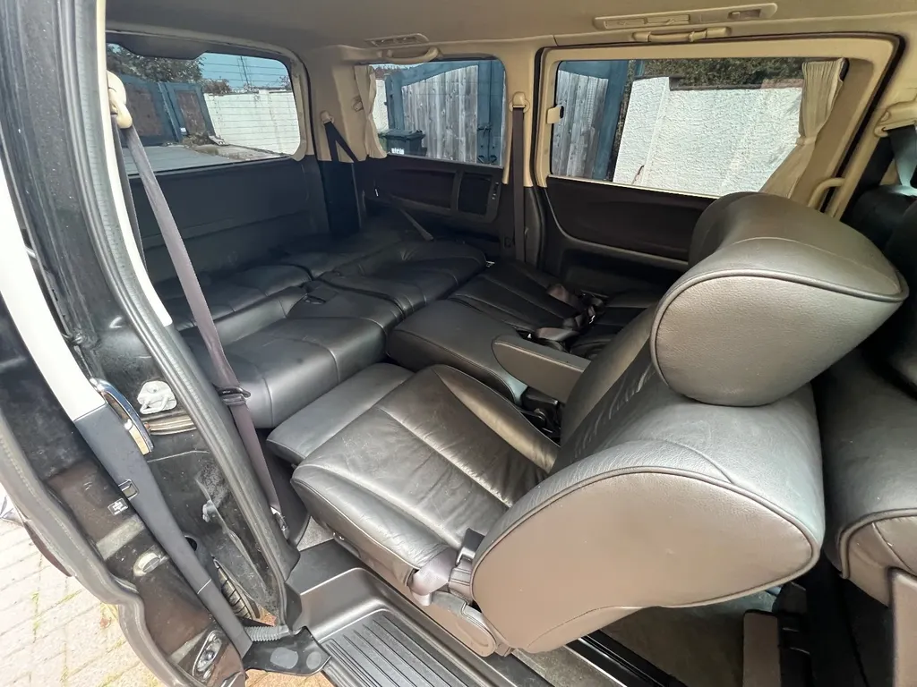Nissan elgrand  01kbdst5hkfkgcpszv6vb