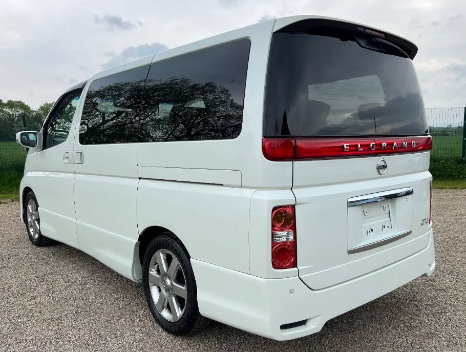 Nissan elgrand 3.5 highway star 1rf5zxanmea 3goxwgzj4