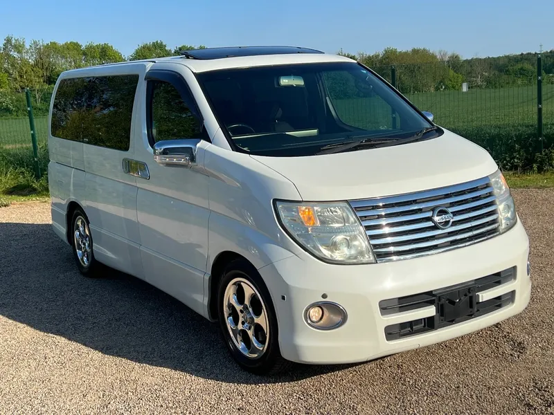 Nissan elgrand 3.5 highway star  e nmu57hqb3yawe165i0z