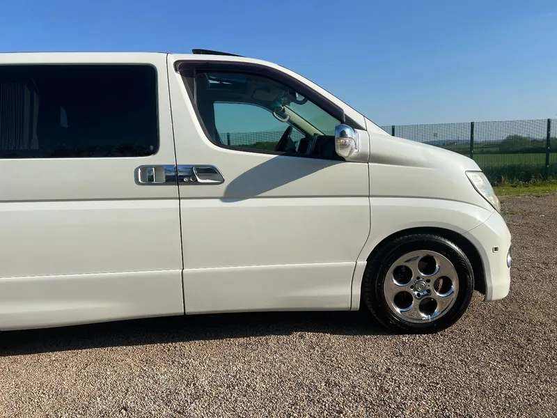 Nissan elgrand 3.5 highway star  syq9nfyftfrup3adam7tb