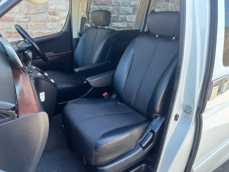 Nissan elgrand 3.5 highway star  neucjtifhsrawc4vbpzd1