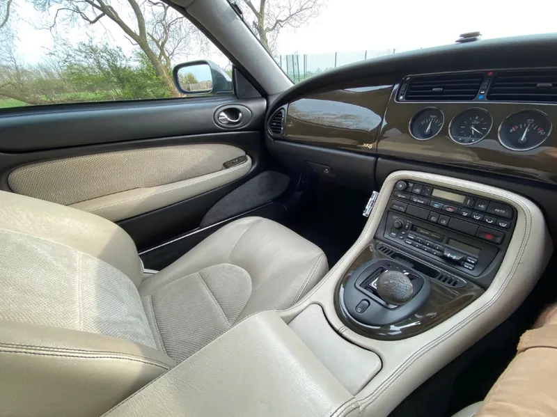 Jaguar xk8 j0jbxvyltualupdp bi3g