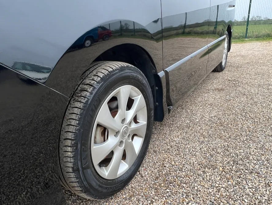 Nissan serena 2.0 dgyw4r9syeiqpdnq0ys9p