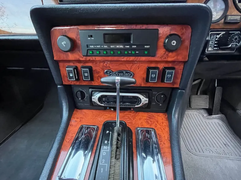 Daimler double six 5.3 series 3 v12 cf1cnj6hbhi cr251szjd