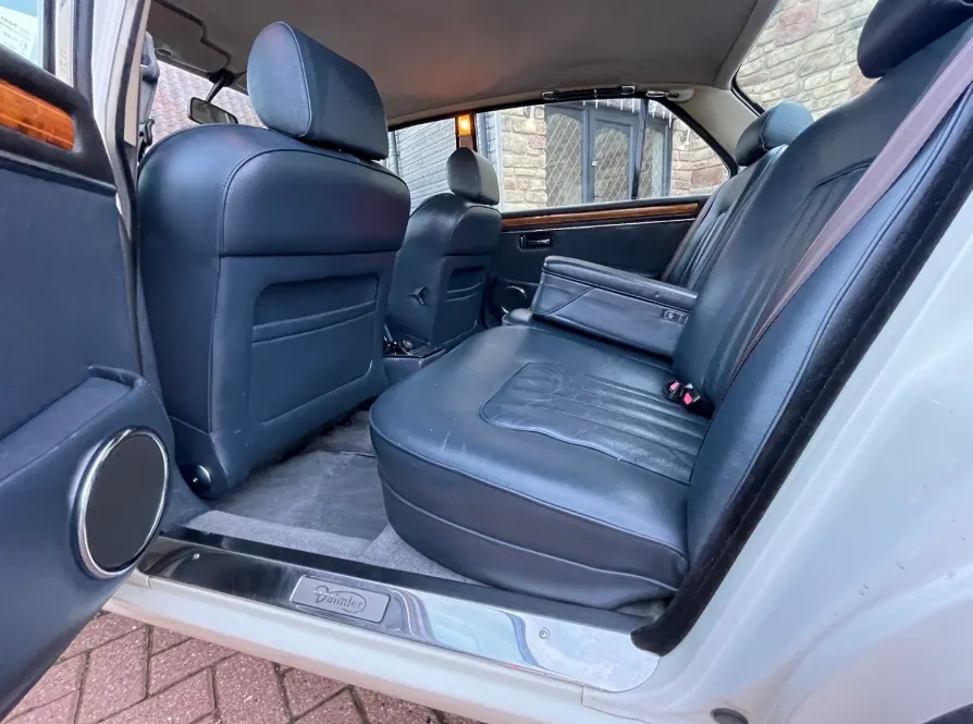Daimler double six 5.3 series 3 v12 ciqp7gyhhakfbg3l3eqal