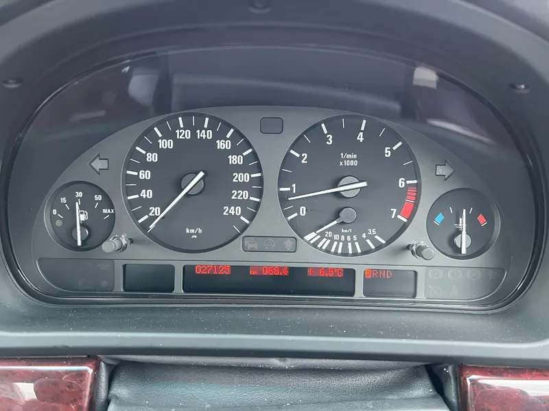 Bmw 5 series ygz43sdue swm1q0kx94d