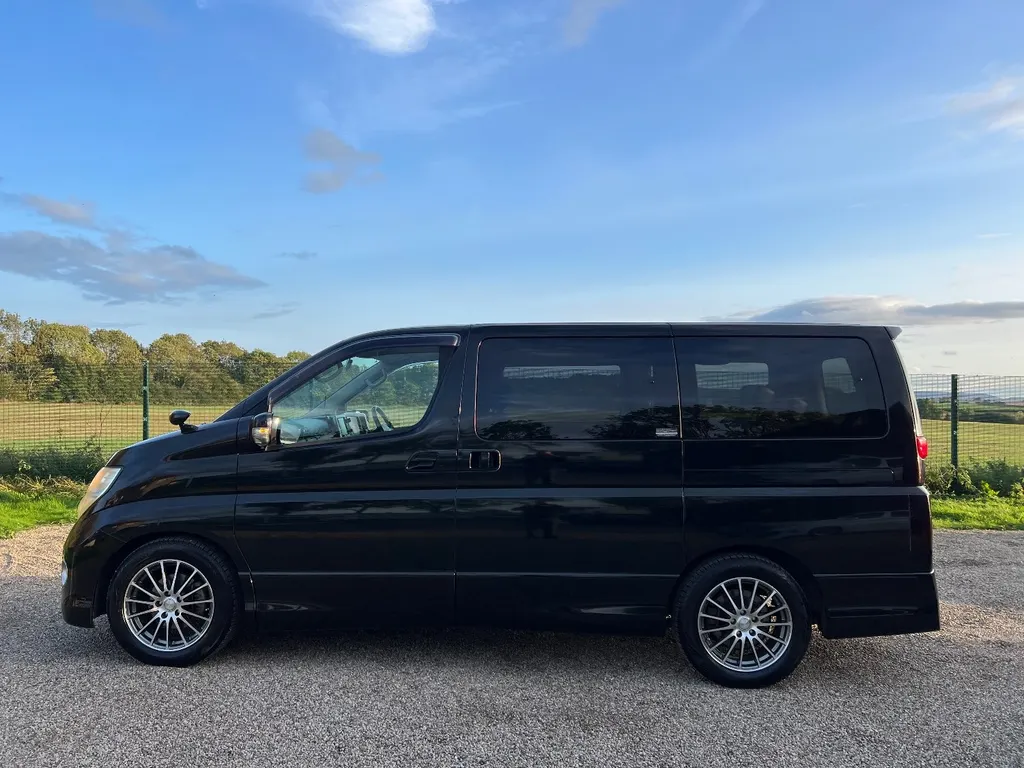 Nissan elgrand vujqg8oukthc6tnxrqzup