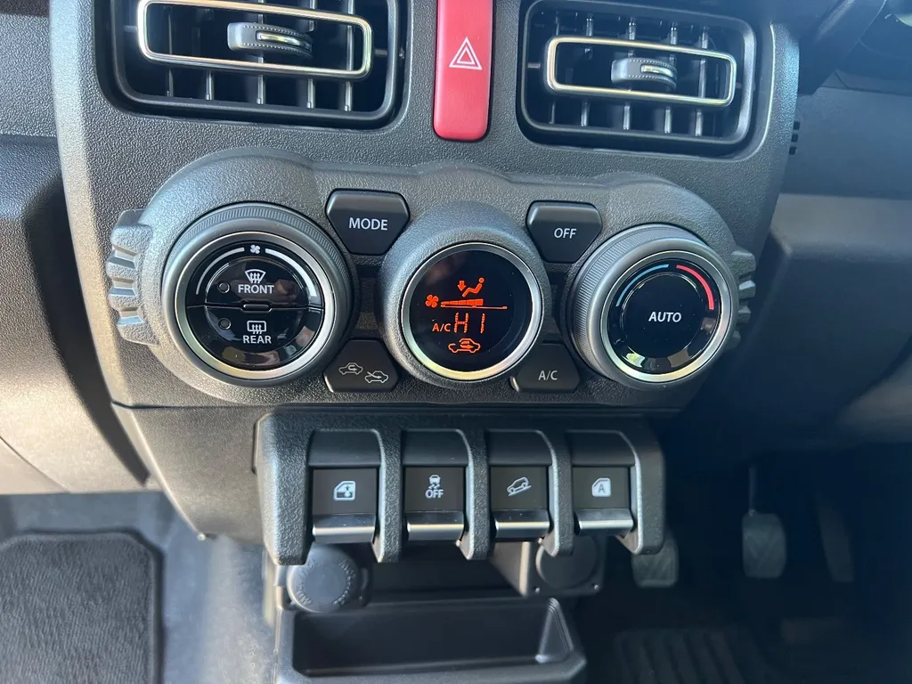 Suzuki jimny u3jlxp48  x3tv05bv4 s
