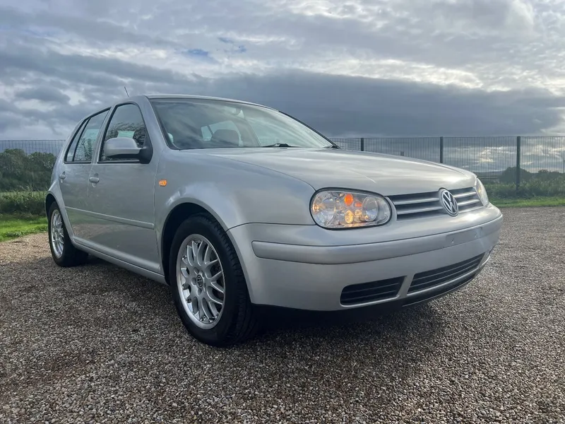 Volkswagen golf pioxlorj1yryv8qqapoml
