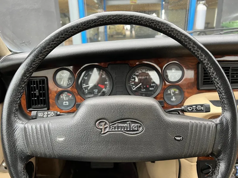 Daimler double six 5.3 s2yb6rigau 7nsjzwayhc