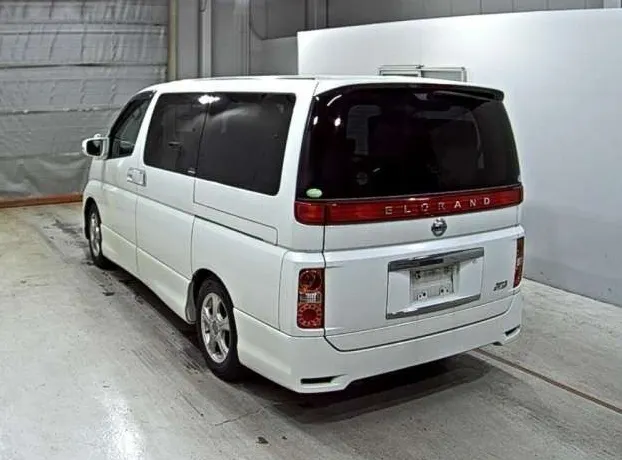 Nissan elgrand 3.5 highway star 3vijxc2ulztmnj8mtrokh