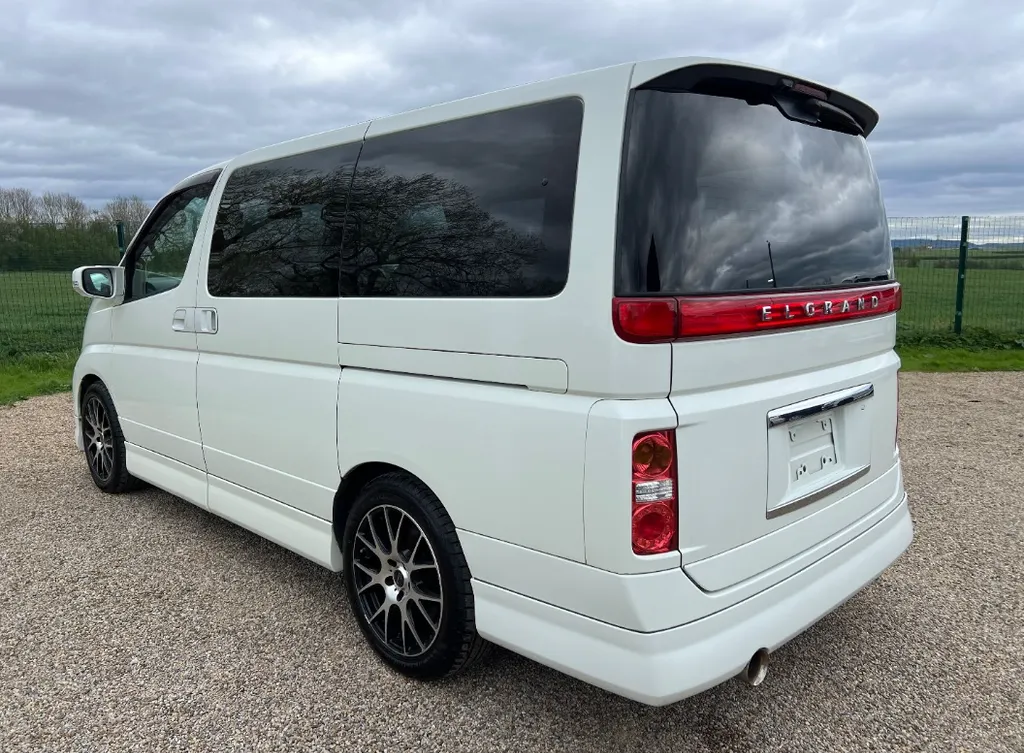 Nissan elgrand 3.5 x cqxhvwwwchvyebfzfuanp
