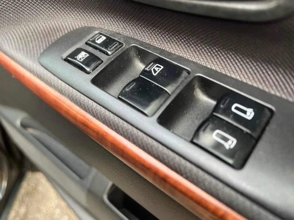 Nissan elgrand 7mewv6bexujaaw8zcy5kd