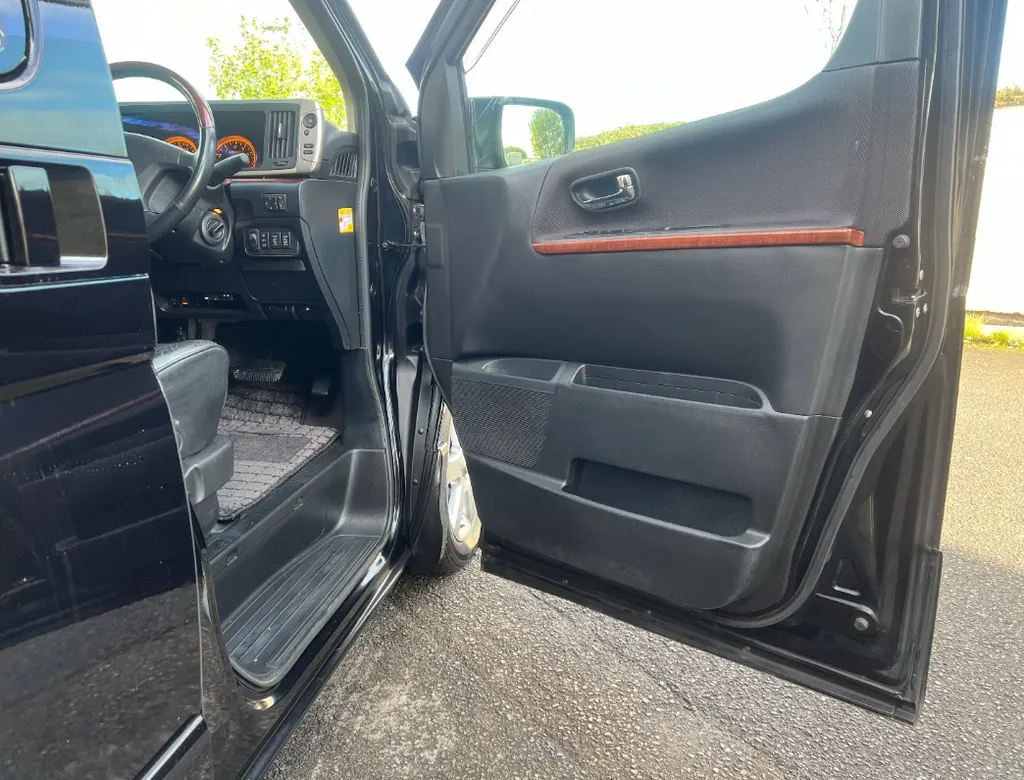 Nissan elgrand ms1enuun77irydywthd d