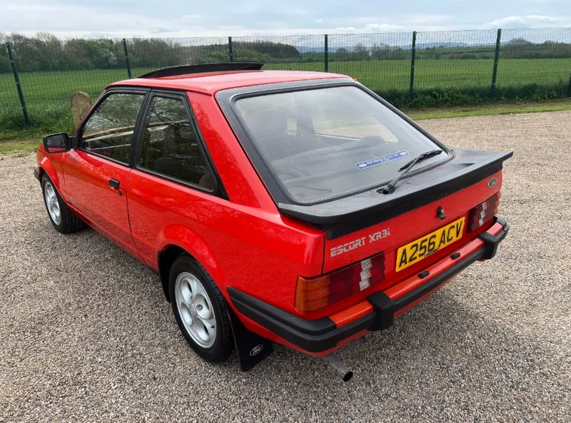 Ford escort xr3i em9bi3mlzj1bolbtro2ug