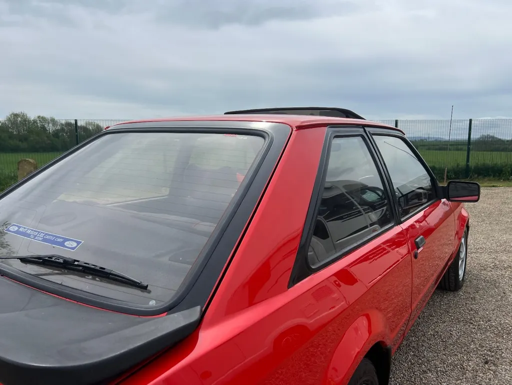 Ford escort xr3i smofl0hz m28nvlaq q  