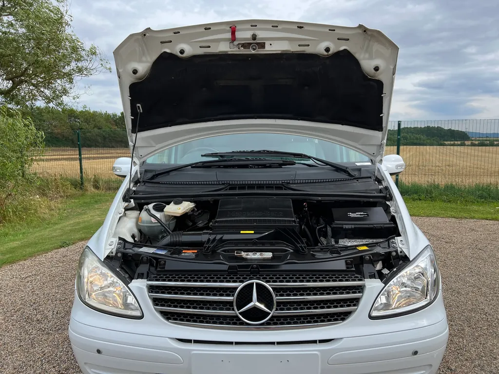 Mercedes benz v class v320 lwb dj8nqvbaean2xtdok8uzf