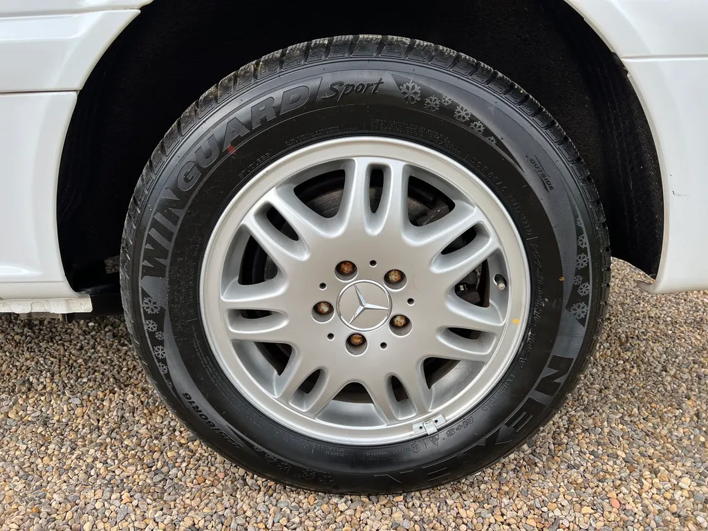 Mercedes benz v class v320 lwb rzxcwwgtiuugzaqvrq154