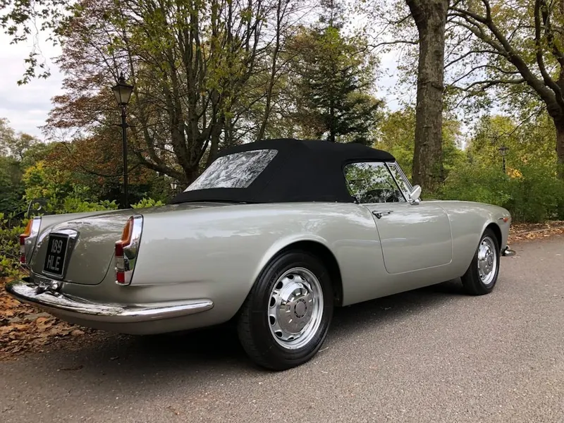 Alfa romeo 2600 spider 9ybl2q0fzlfreduchmkh5