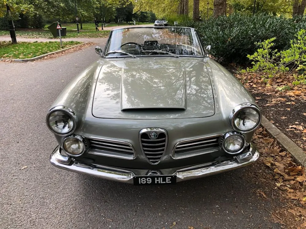 Alfa romeo 2600 spider t7trs1zrlyltypsara3x1