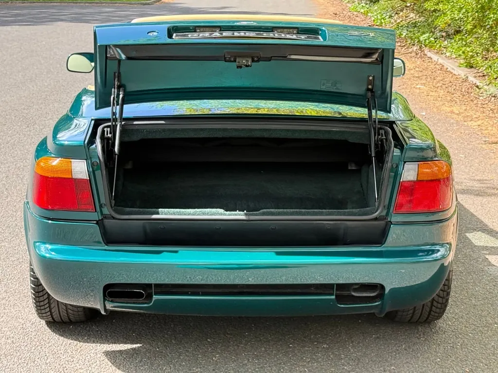 Bmw z1 yf8nncfecycdhavbdhhnk
