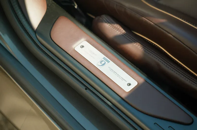 Aston martin db9 aj9ijblgvqbzgknhsy68c