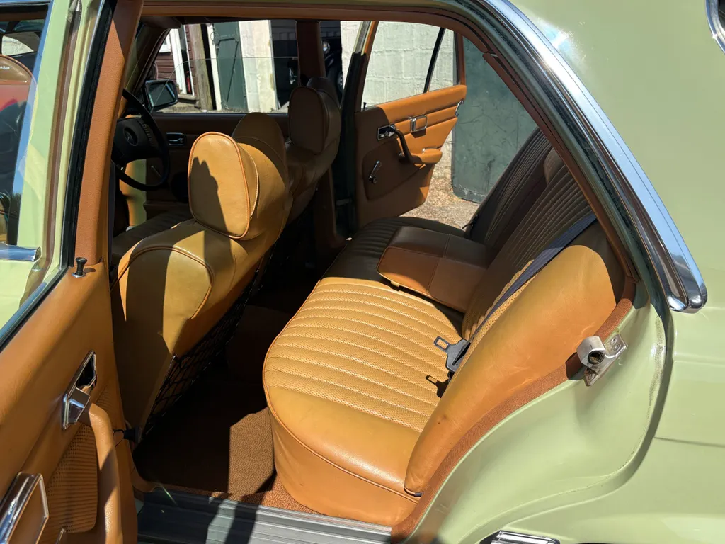 Mercedes benz 280s ehb2lkie1pkpmudsky3jk