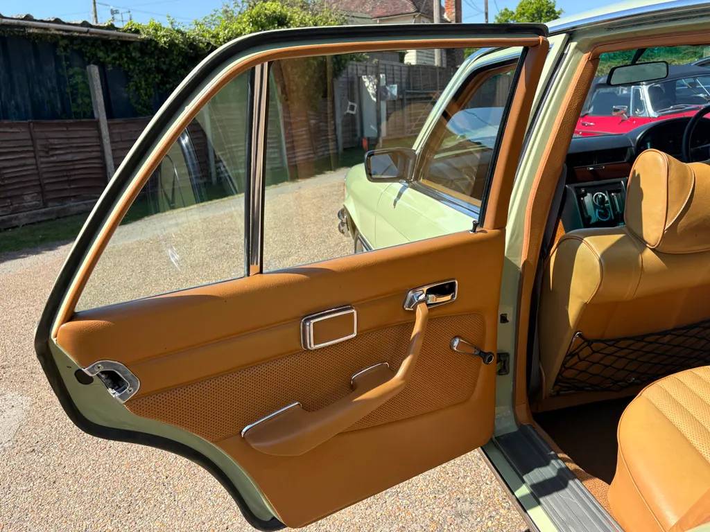 Mercedes benz 280s wp1qof5bc1o4uakbb5v6h